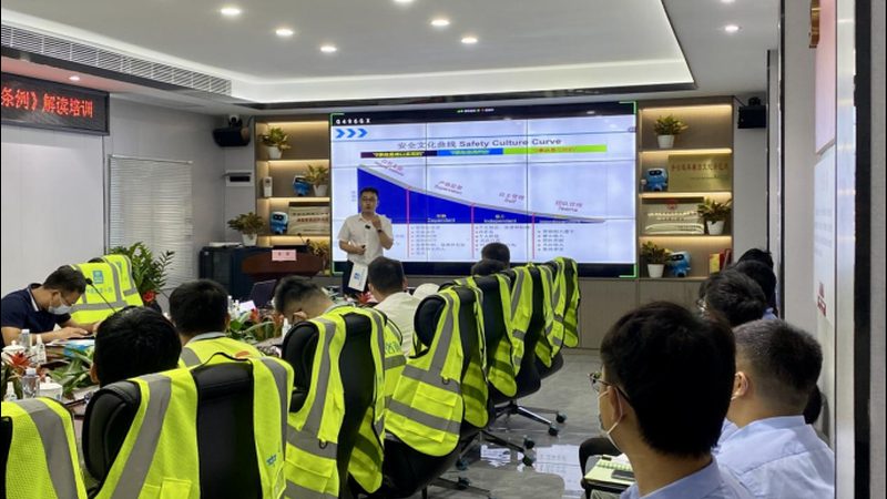 小标题：IT行业发展趋势分析