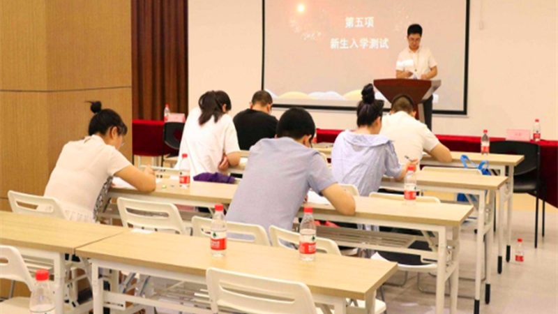 教材的编写质量直接影响到学习效果。选择教材时，可以参考以下标准：