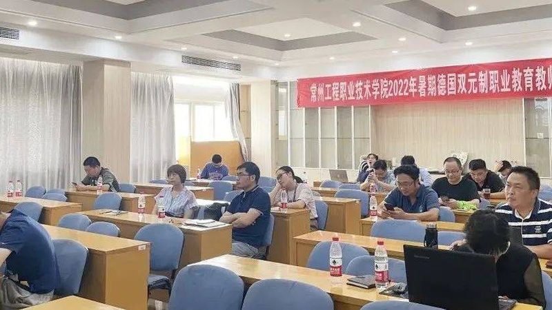 成人高考网上报名需要准备以下材料：
